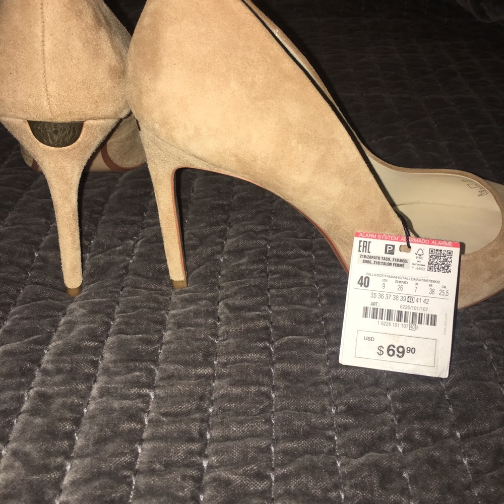 Brand New Zara Basic Suede Pumps
